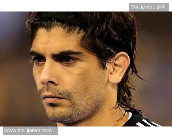 痞帅足球球星:从场上霸气到场外魅力,揭秘他的多面人生 痞帅足球球星:从场上霸气到场外魅力,揭秘他的多面人生